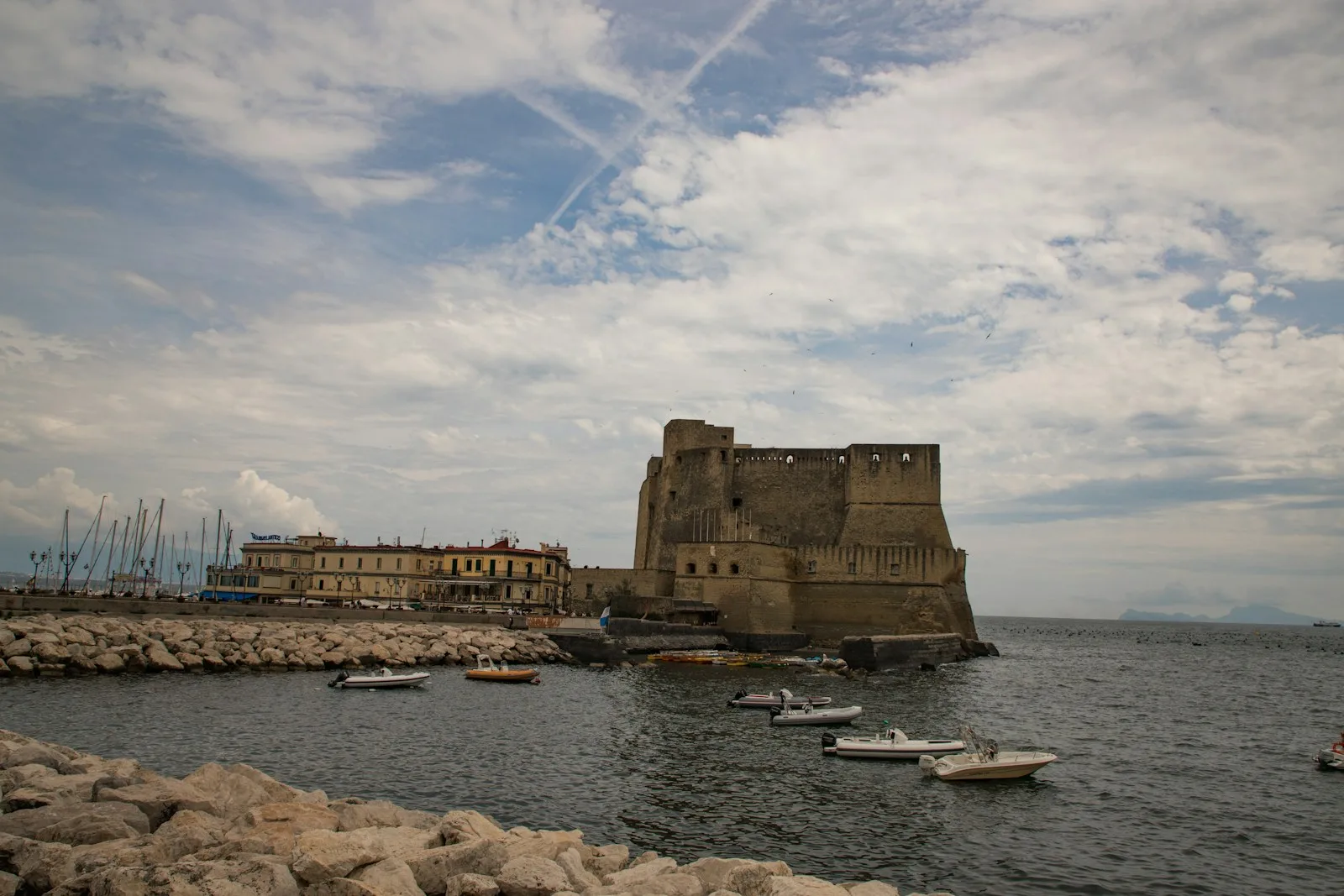 Naples view for the guide Lungomare, Santa Lucia e Castel dell’Ovo